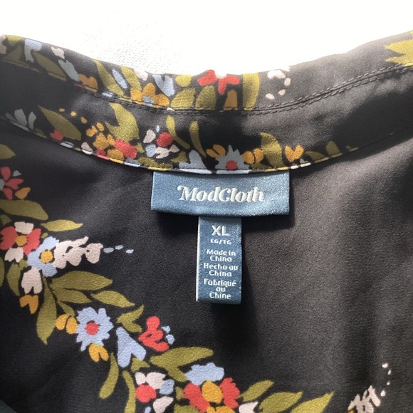 Modcloth 1970s Inspired Blouse in Black Floral Vines Button Front EUC - Picture 10 of 10